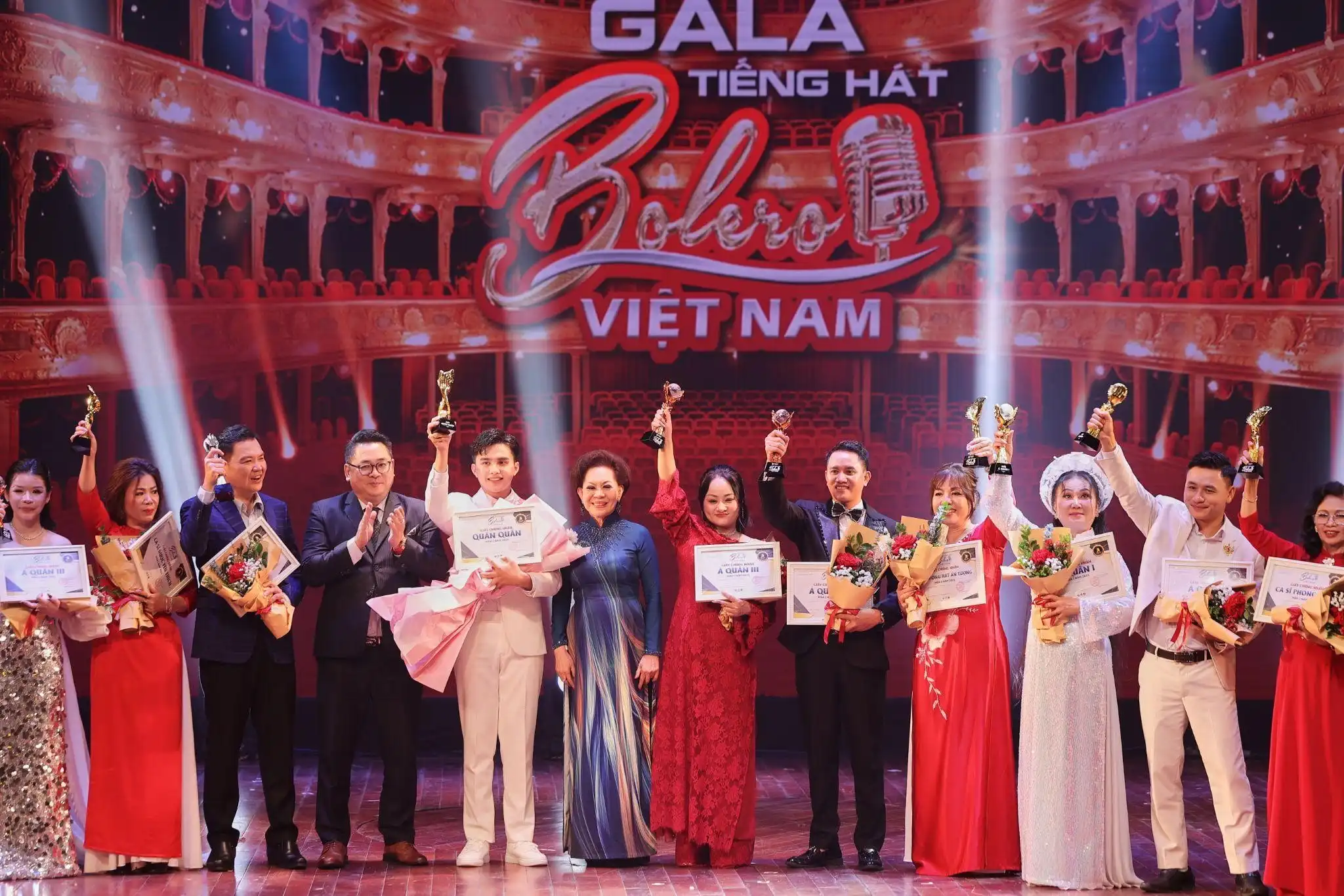 TRẦN VĂN CƯỜNG – Á QUÂN 3 TIẾNG HÁT BOLERO VÀ CÂU CHUYỆN “HỔ PHỤ SINH HỔ TỬ” TRÊN SÂN KHẤU ÂM NHẠC VIỆT