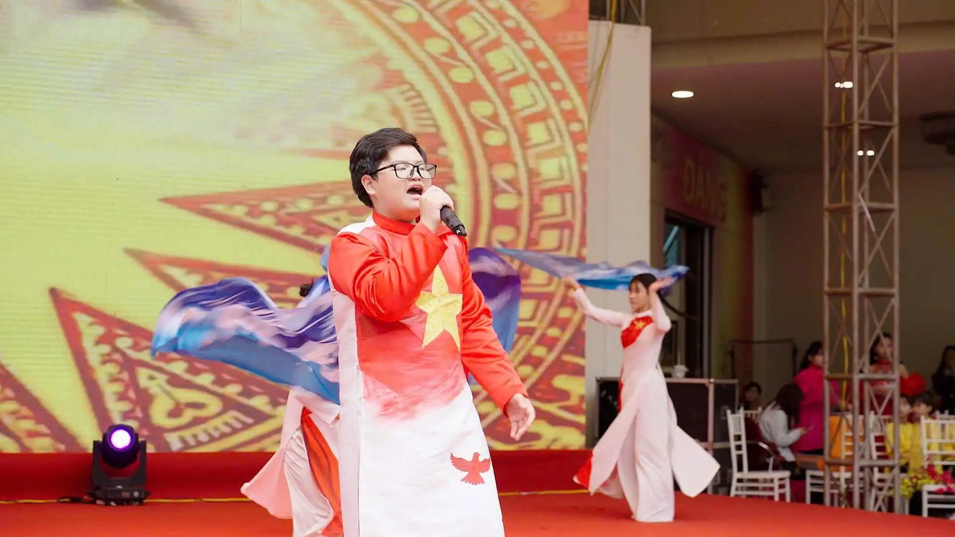 Đoàn Ngọc Gia Bảo giọng ca vàng nội lực mở màn tại Hội Xuân Bính Ngọ 2026 Mã Đáo Xuân