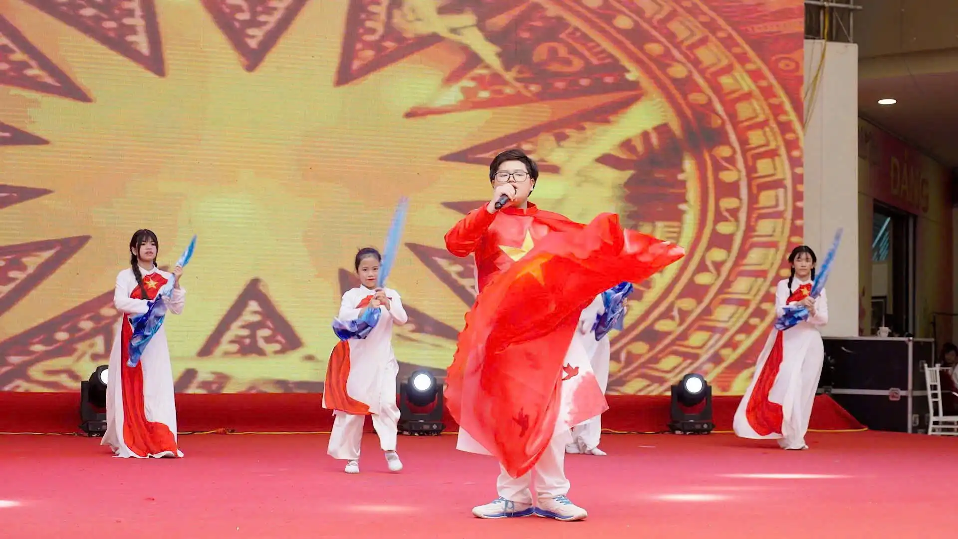 Đoàn Ngọc Gia Bảo giọng ca vàng nội lực mở màn tại Hội Xuân Bính Ngọ 2026 Mã Đáo Xuân